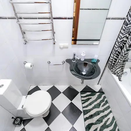 European 8 Готель